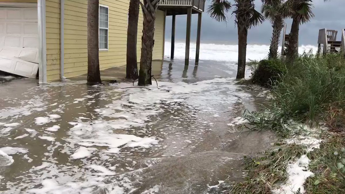 Storm surge already over taking the homes here on the barrier island. #hurricaneflorence 