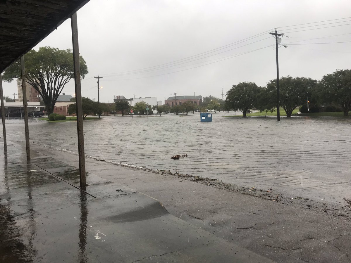 Elizabeth City Nc With View Of Flooding Intersection Heavy Rainfall And High Winds Here Power Is Out Elizabeth City North Carolina News From North Carolina U S In English On Live Map