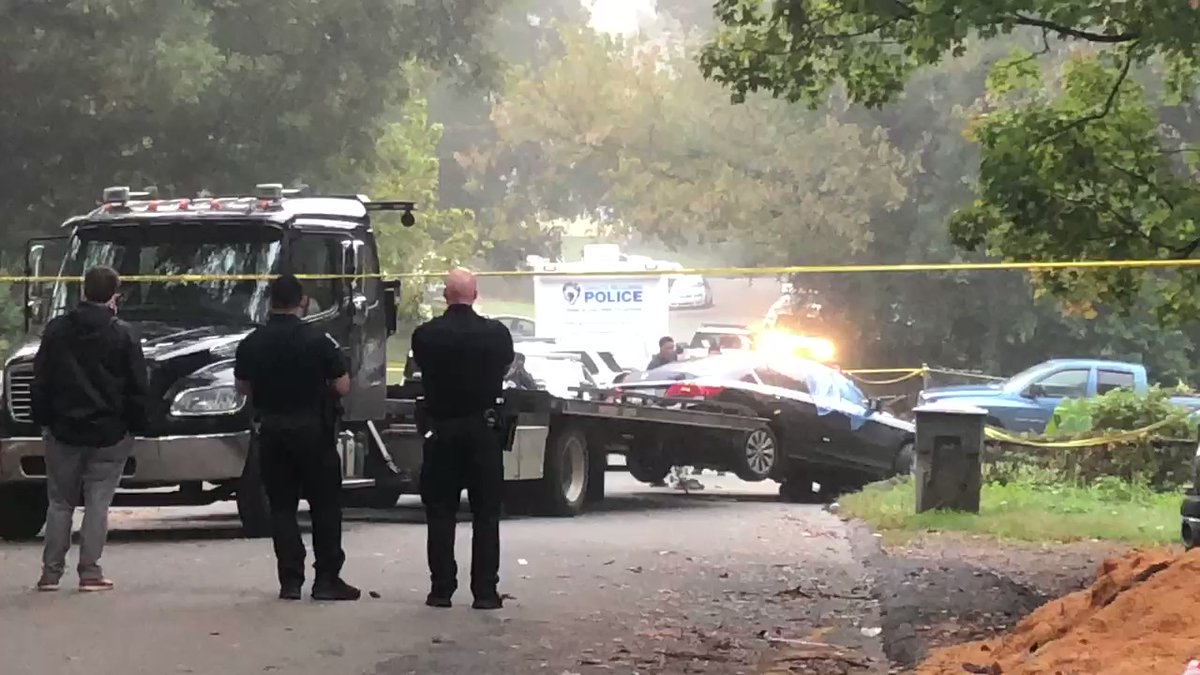A wrecker has arrived on scene to haul the victim's car from Charlotte's latest homicide this morning on Clydesdale Terrace.  @CMPD is still investigating.  