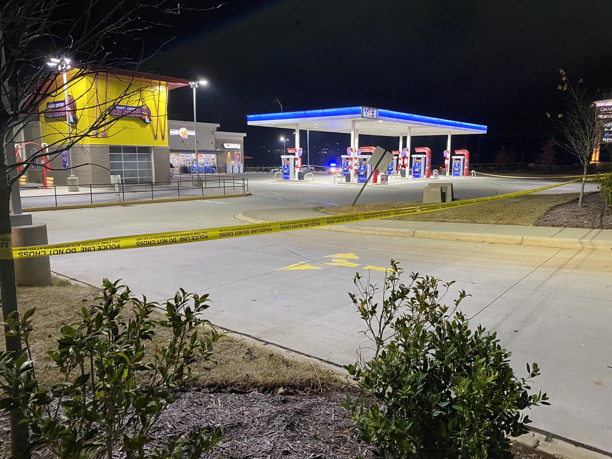 Large police presence at the Mobil gas station in the 9300 block of Steele Creek Rd. @CMPD says they were forced to shoot a person.  no officers were injured