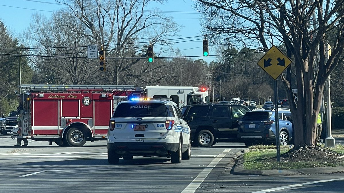 Two vehicle accident at the corner of Pineville Matthews and Rea Rd. Southbound Rea and eastbound Pineville Matthews Road are both temporarily shut down