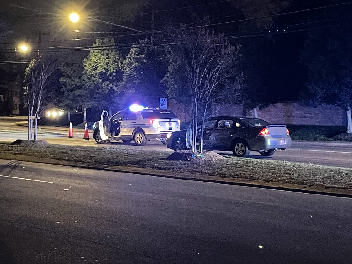 @CMPD investigating shooting near intersection of Park Rd and Sharon Rd in south Charlotte