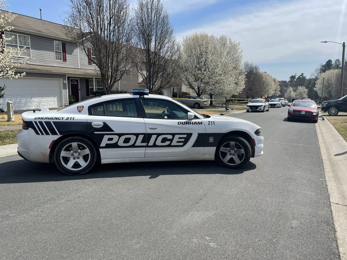 .@TheDurhamPolice officers are on the scene of a shooting that happened just after 1 PM on Big Leaf Way in north Durham. Police say one man has been shot and has been taken to the hospital with serious injuries