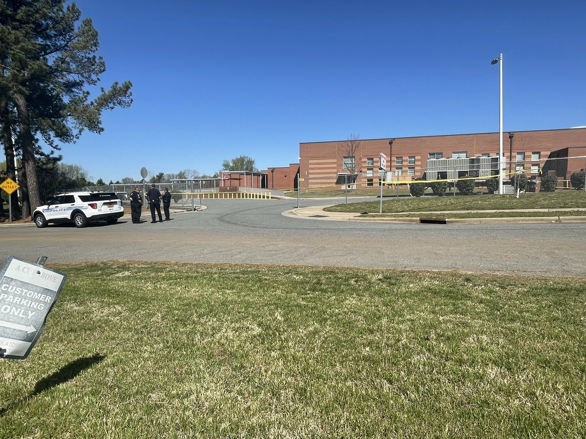 Oakdale Elementary in Charlotte where @CMPD confirms they're investigating a shooting that occurred on school grounds.