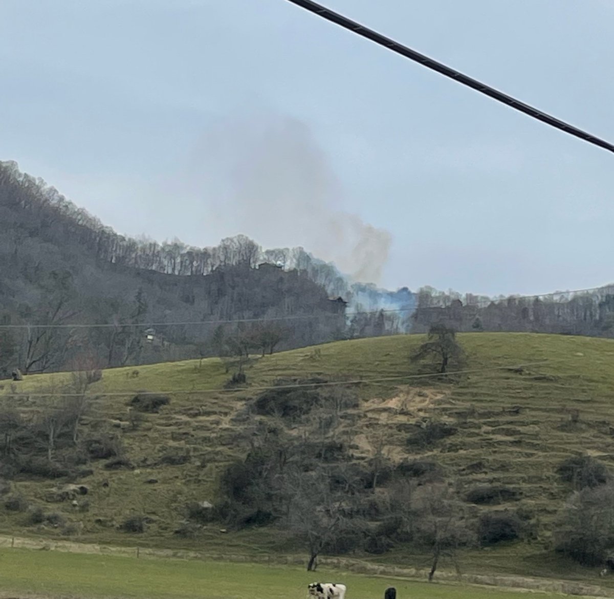 There is an outside fire on Maple Springs Dr. in the Jonathan Creek area. Crews from Jonathan Creek Fire Dept, Forest Service and other agencies are on scene.  Some homes have been evacuated as a precaution.