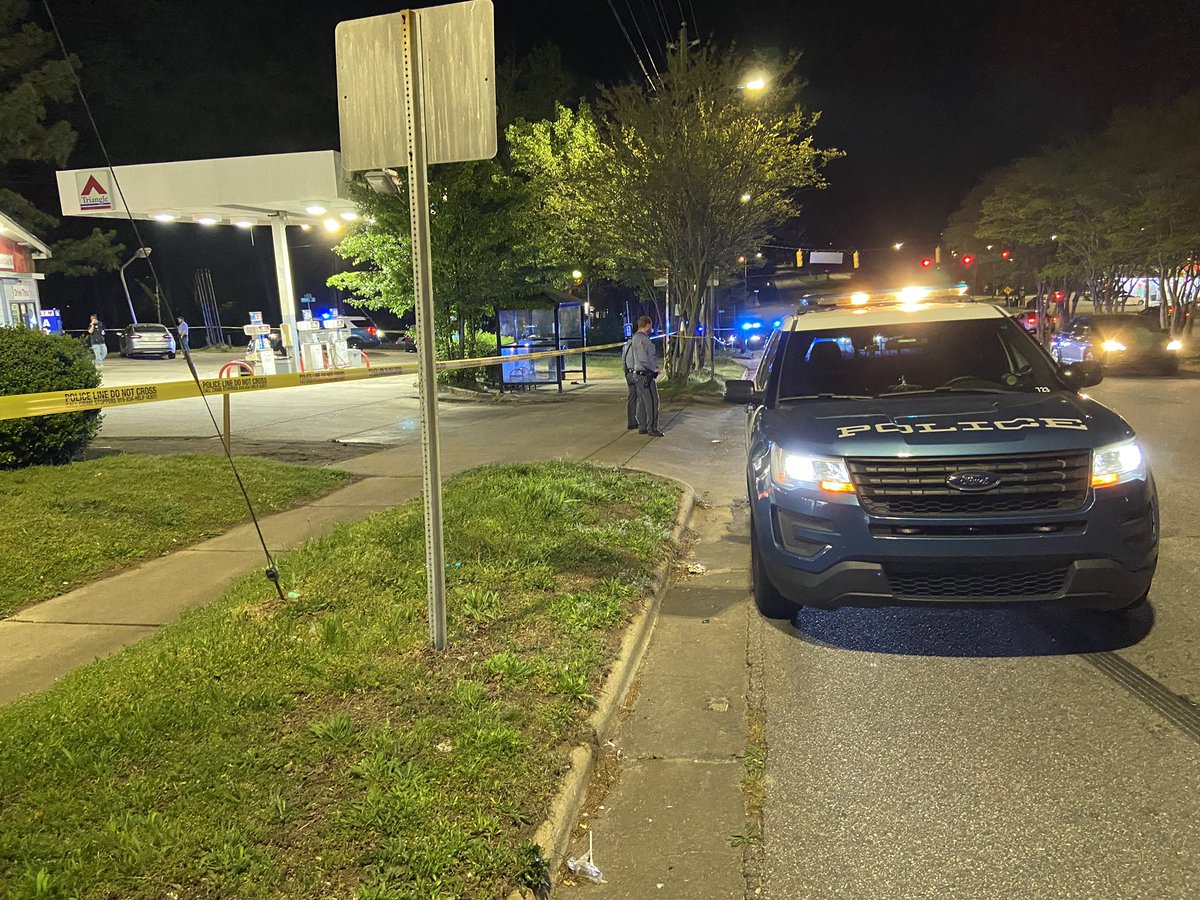 Just have arrived to the scene of this shooting in @RaleighGov. Police tell a teenager was shot standing outside this convenience store abc11 