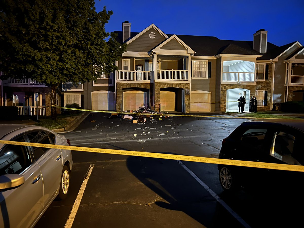 @TheDurhamPolice are investigating an officer-involved shooting in an apartment complex just off of TW Alexander Dr