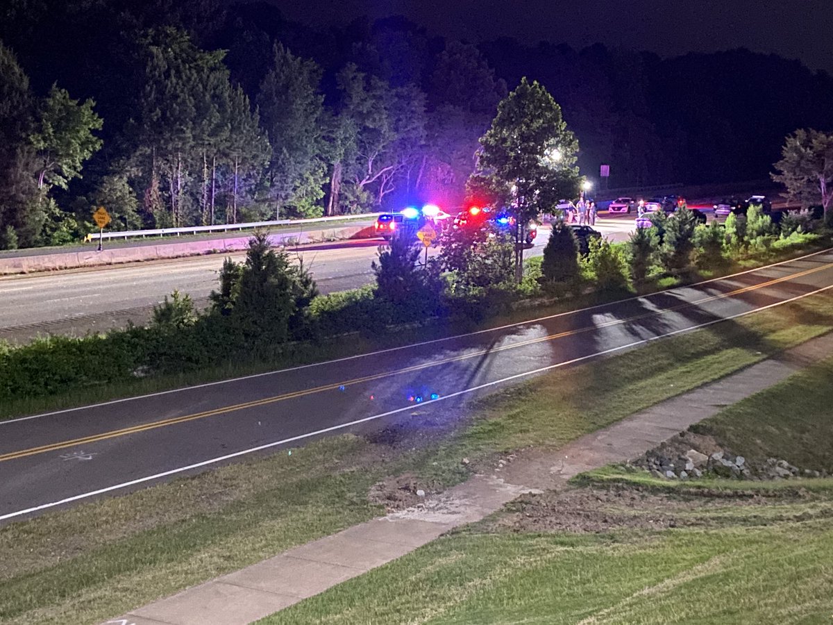 Just arrived to the shooting scene on 501. A number of @TheDurhamPolice cruisers on the freeway