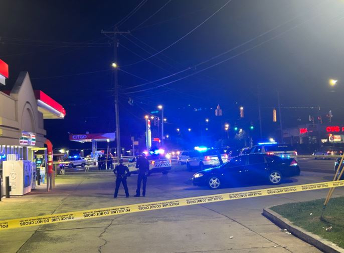 Suspect dies, injured officer recovering after shooting during traffic stop