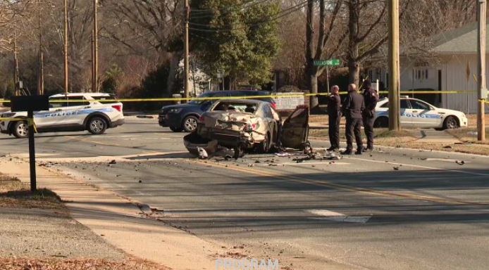 3 injured in serious crash along The Plaza in east Charlotte: Medic